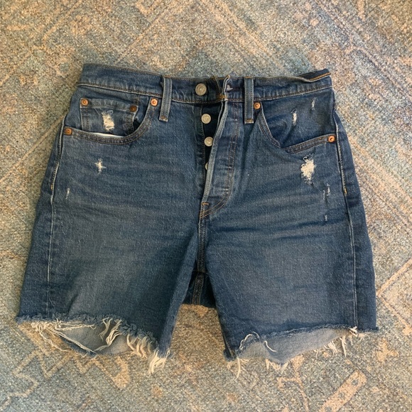 Levi shorts - sz 27 - Picture 1 of 3